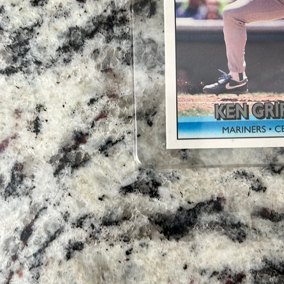 1991 Ultra Rare MINT Donruss Ken Griffey Jr. with no dot after INC ERROR. 😲 - Picture 5 of 7